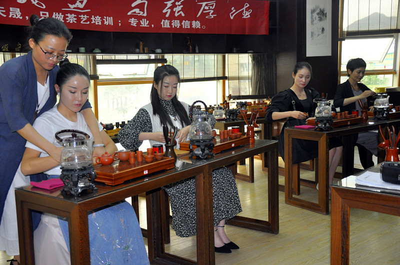 成都茶艺师培训哪家好?全国茶艺学校哪家专业?